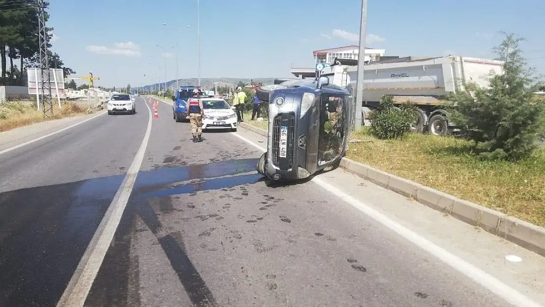 'Hafif ticari araç devrildi 1 ölü 3 yaralı'
