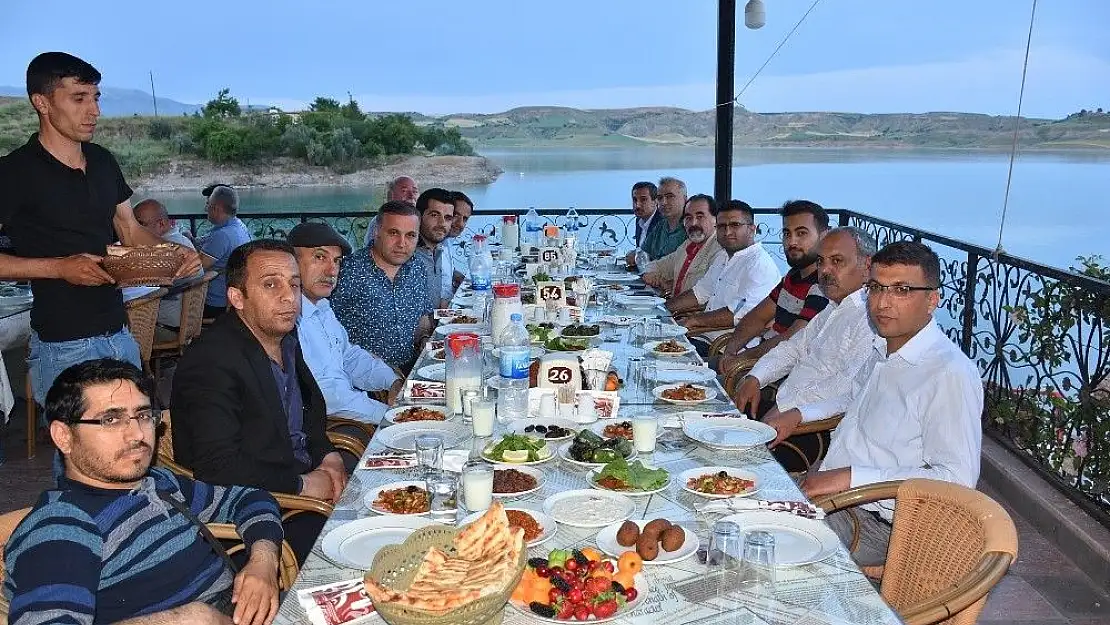 'Kahta´da Gazeteciler ve Yazarlar iftarda buluştu'