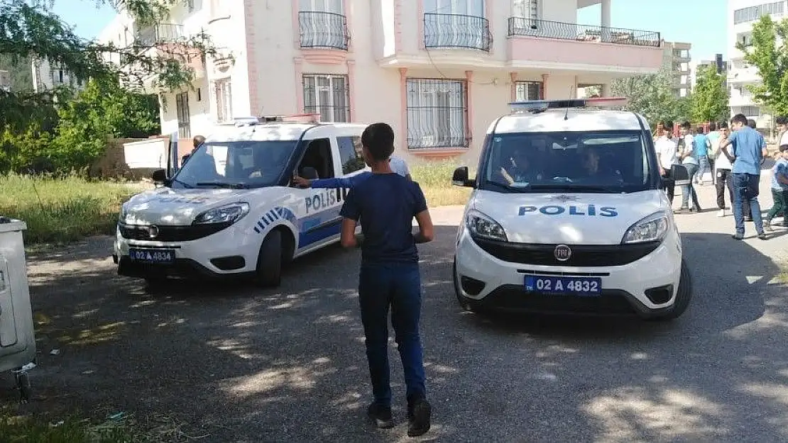 'Kız öğrenciler arasında bıçaklı kavga'