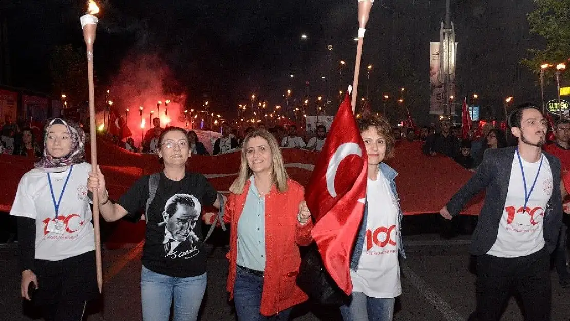 'Elazığ´da  ''Fener Alayı ve Gençlik Yürüyüşü'''