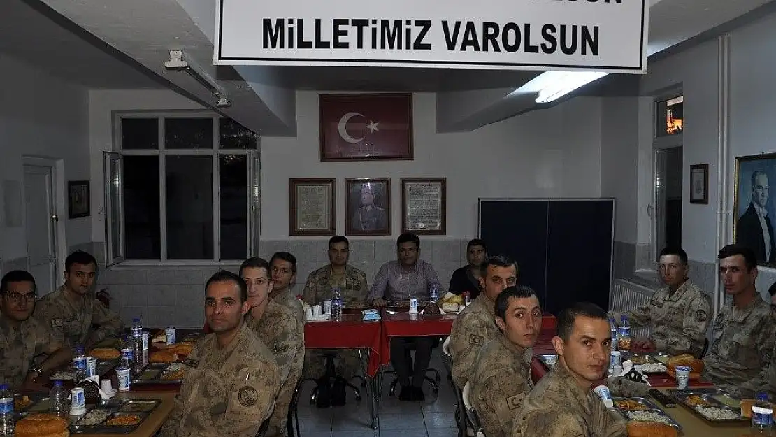 'Kaymakam Şahin Mehmetçikle iftarda bir araya geldi'