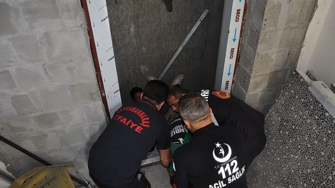 'Asansör boşluğuna düşen işçi yaralandı'