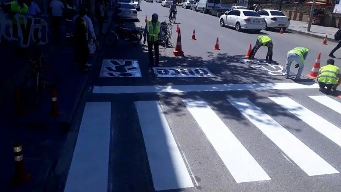 'Yaya geçidi çizgileri yenilendi'