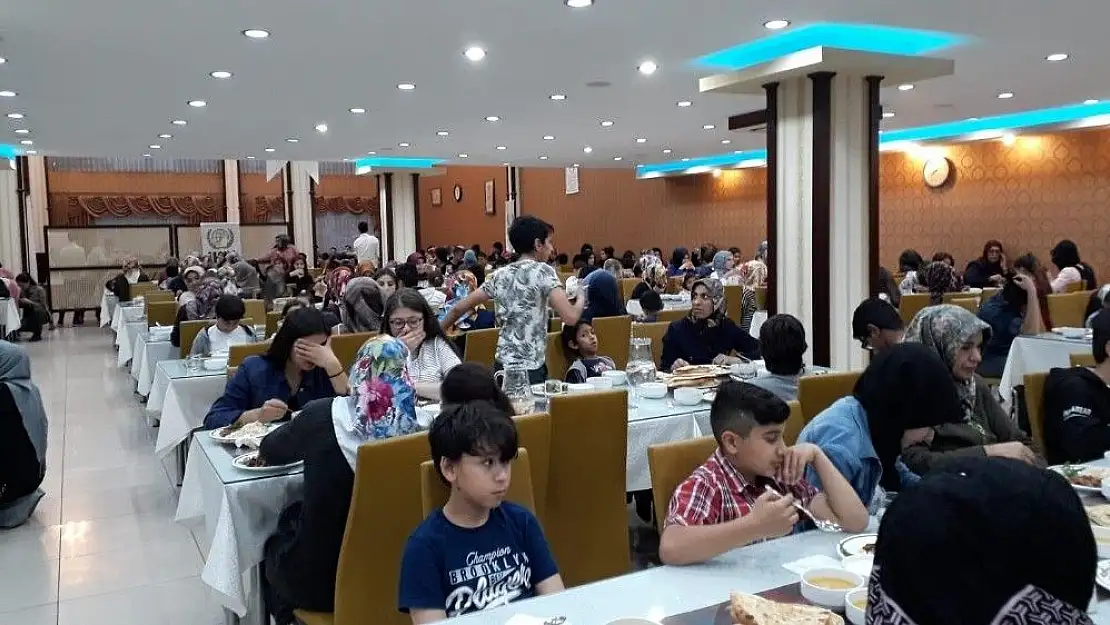 'Yetimler iftarda bir araya geldi'