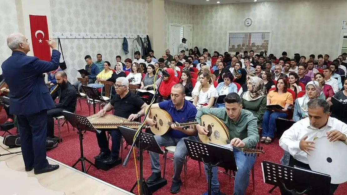'Belediye korosundan yabancı öğrencilere konser'