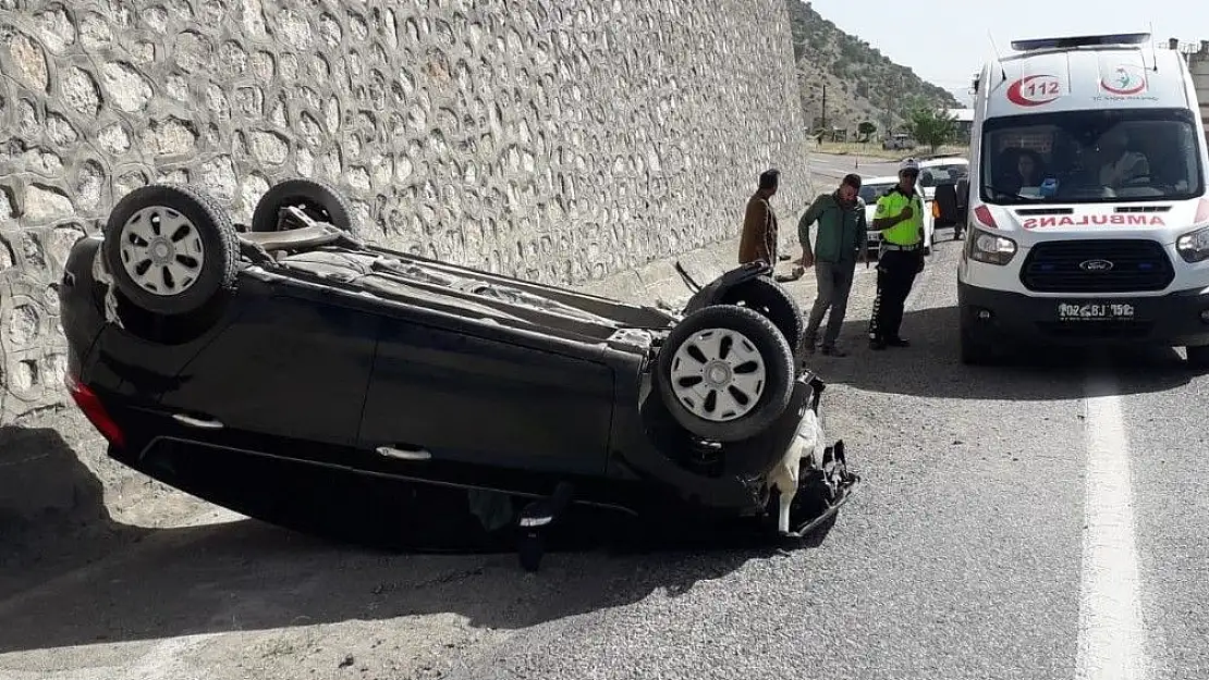 'Adıyaman´da otomobil takla attı: 2 Yaralı'