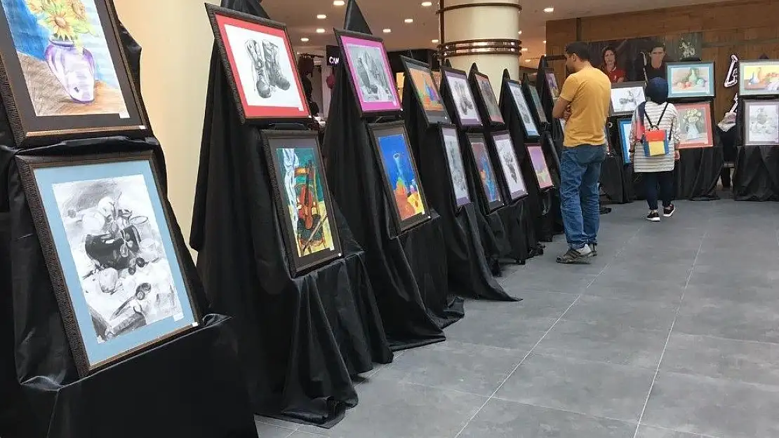 'Çocuklardan ''Keşfedilmemiş Renkler'' sergisi'