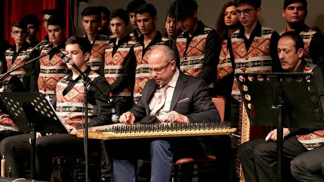 'Dünyaca ünlü kanun virtüözü Sivas´ta konser verdi'