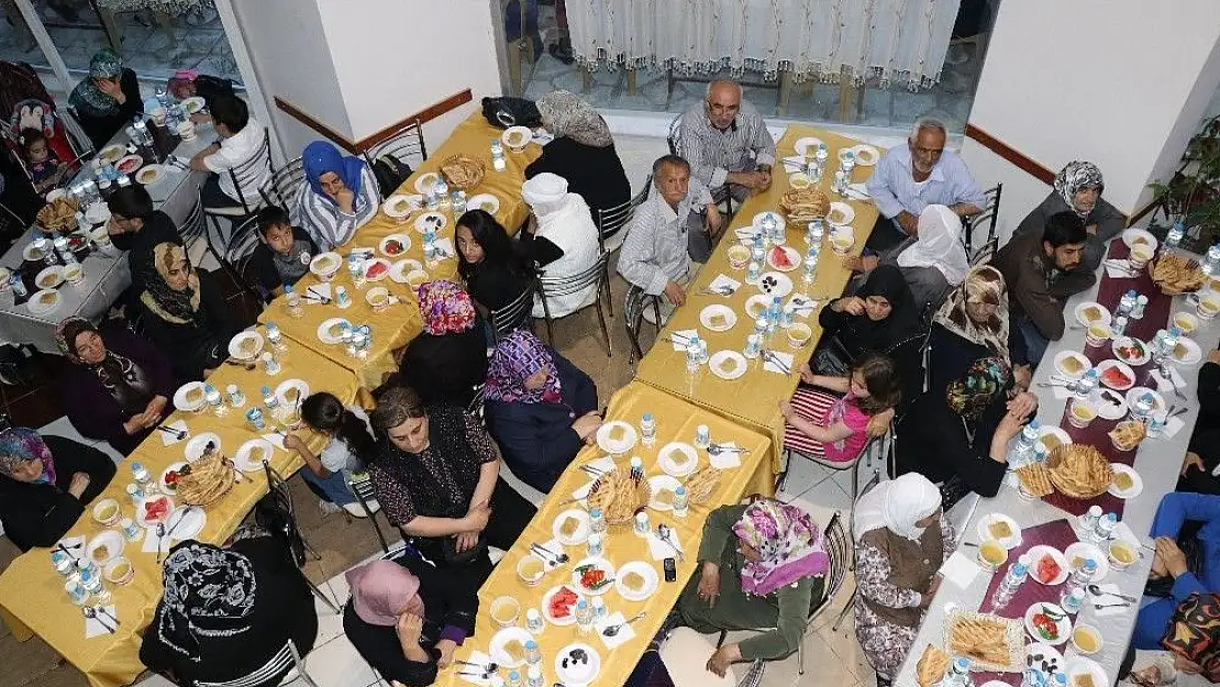 'Yetimler Kervanından geleneksel iftar yemeği'