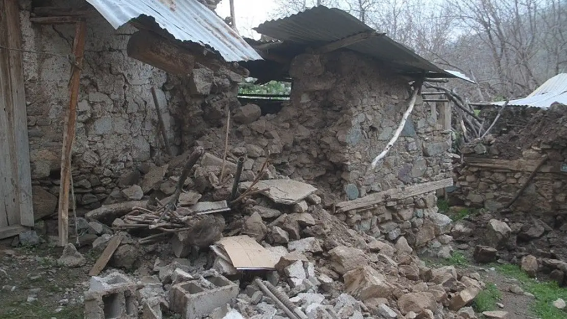 'Elazığ´daki 5.2´lik deprem, bin 325 ev ve ahıra zarar vermiş'