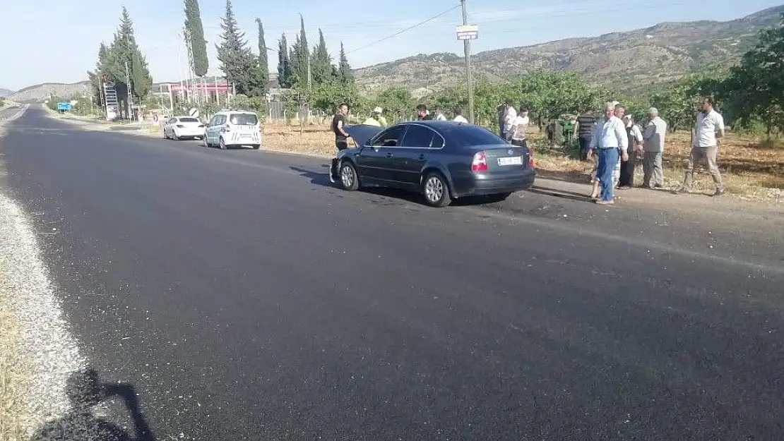 'Otomobil ile traktör çarpıştı'