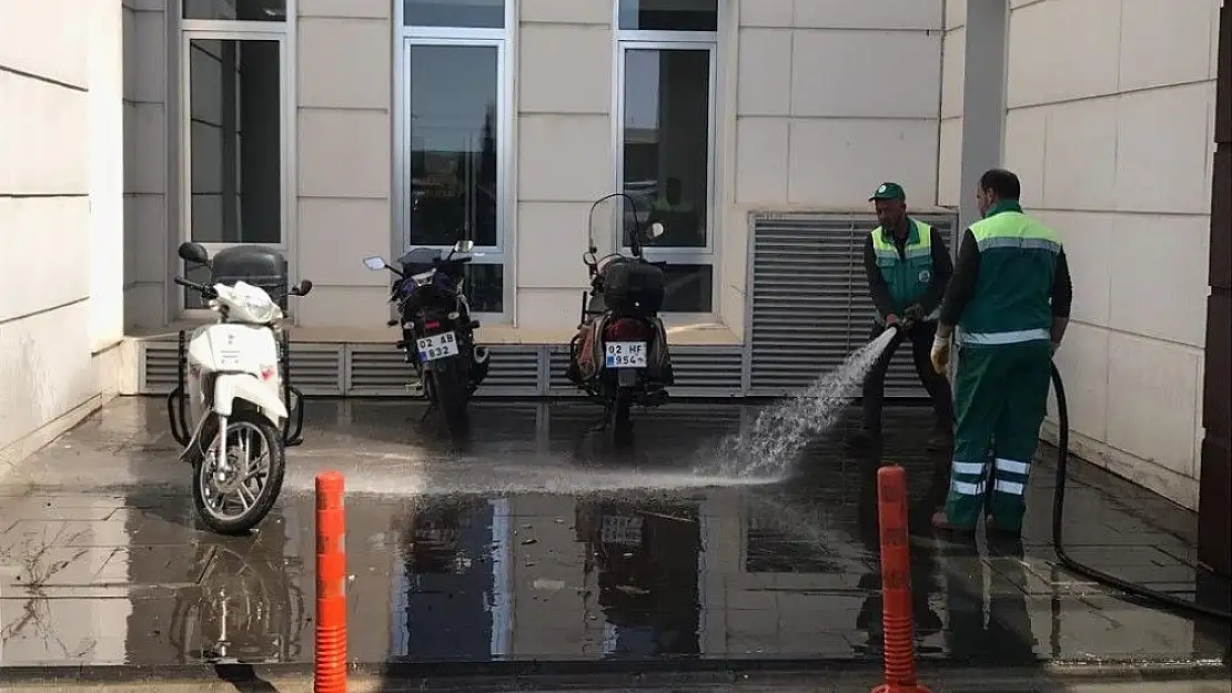 'Adıyaman Belediyesinden hastanede temizlik çalışması'