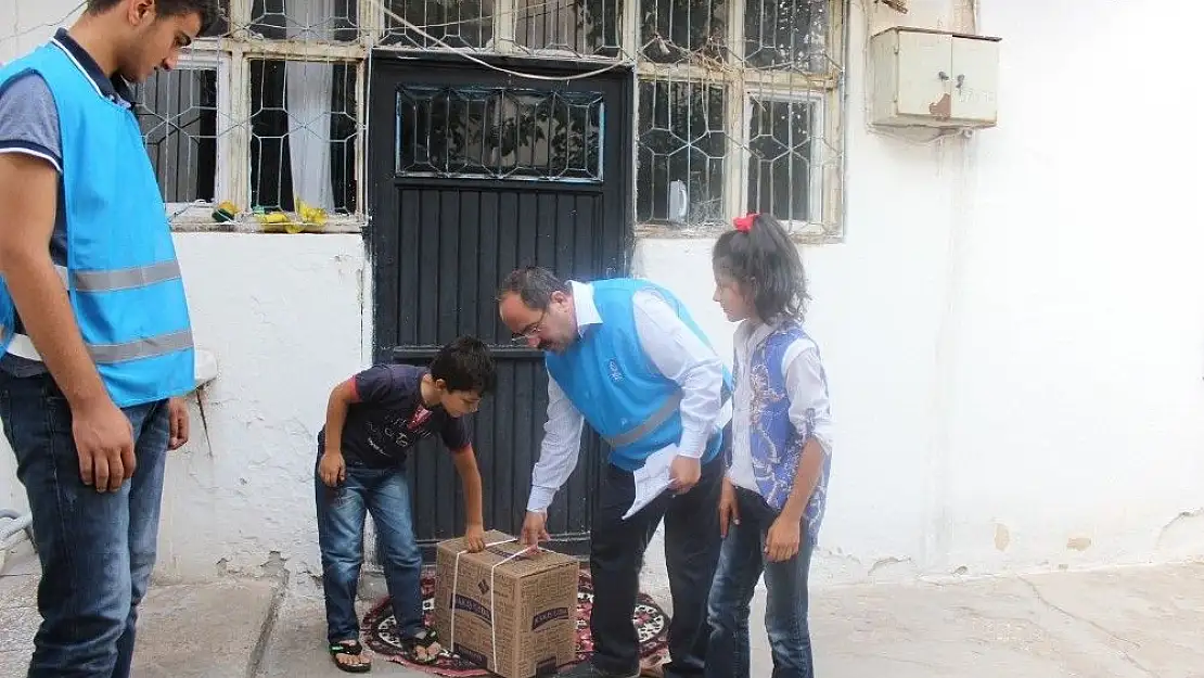 'Beşir Derneğinden kumanya ve kıyafet yardımı'