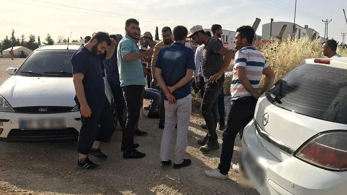 'Sözleşmeleri sona eren işçiler yolu kapattı'