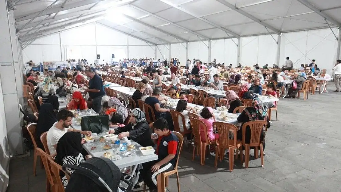 'Elazığ´da 75 bin kişi iftar çadırında buluştu'