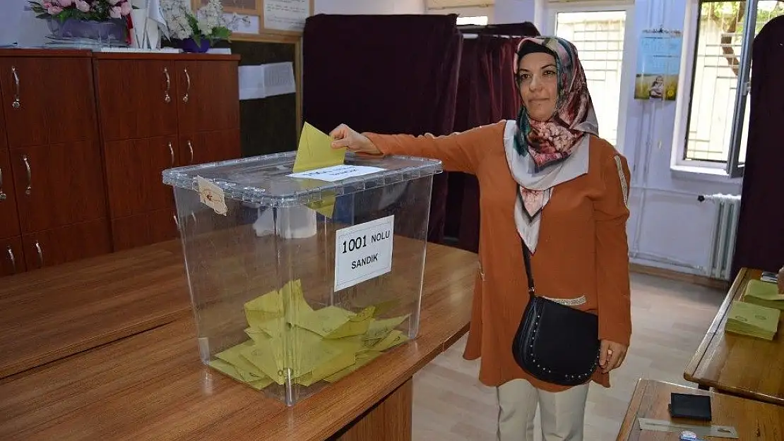 'Muhtar seçilip, ölen kocasının görevini devraldı'