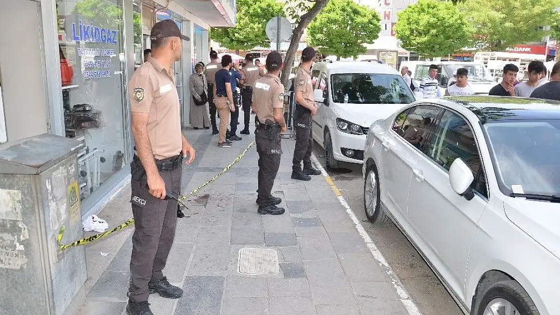 'Omuz atma kavgasında kan aktı'