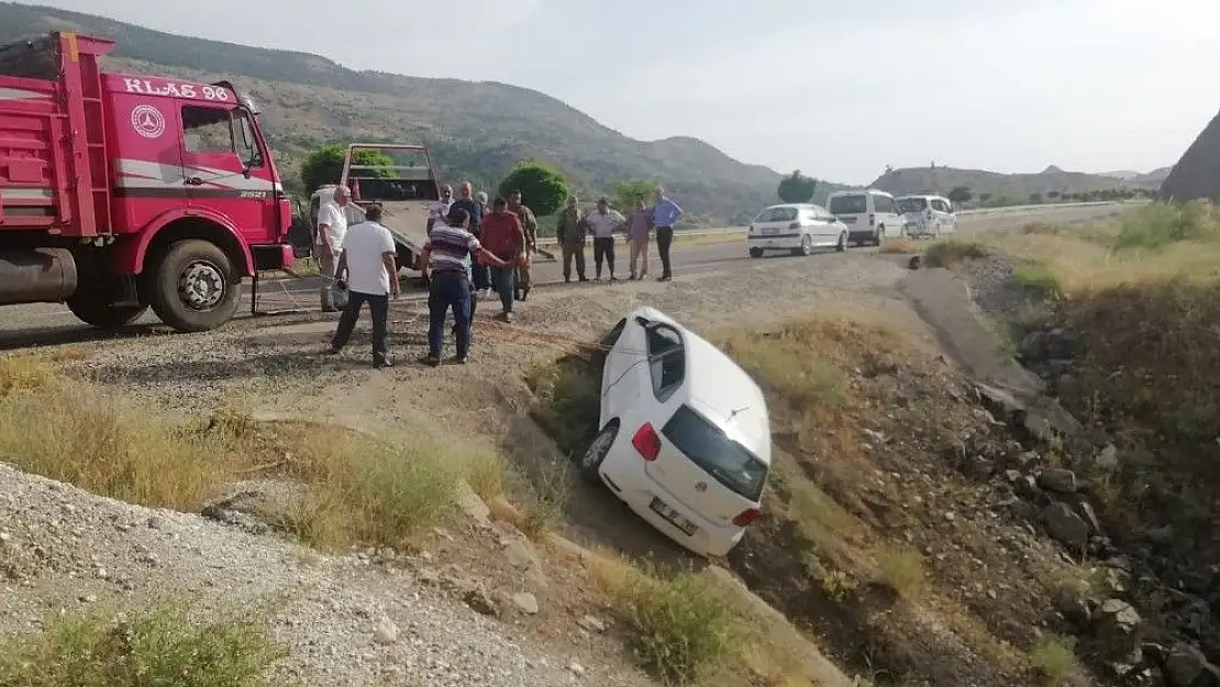 'Otomobil uçurumun kenarında asılı kaldı'