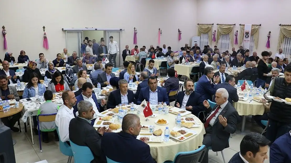 'Zaralılar Zara Vakfı´nın ev sahipliğinde bir araya geldi'