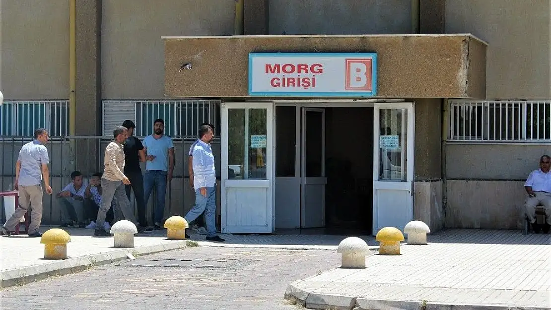 'Evini bastığı çifti pompalı tüfekle vurdu'
