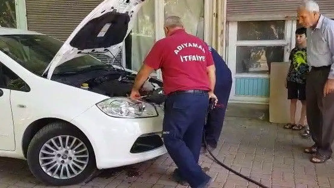 'Otomobile giren yaramaz kediyi itfaiye ekipleri çıkardı'