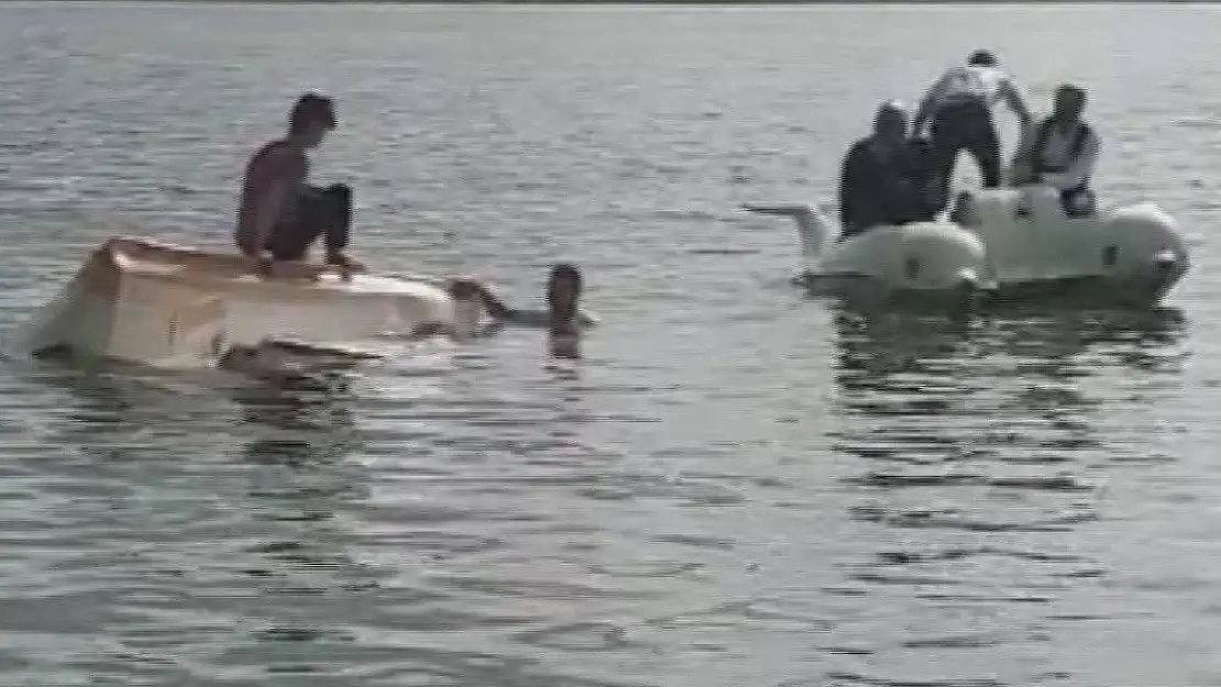 'Su bisikleti alabora oldu, dakikalarca kurtarılmayı bekledi'