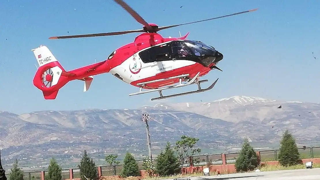 'Ambulans helikopter yaşlı adam için havalandı'