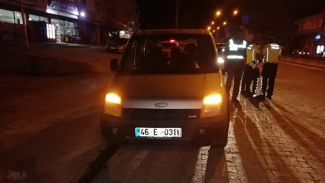 'Otomobil ile hafif ticari araç çarpıştı: 1 Yaralı'