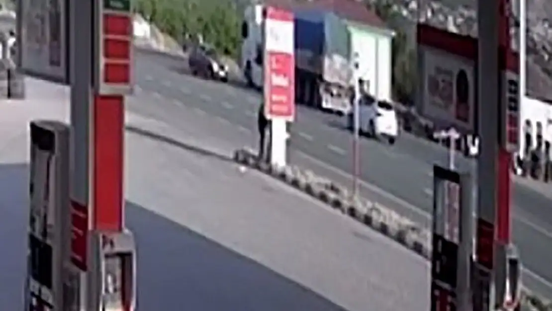 '2 kişinin öldüğü feci kaza kamerada'