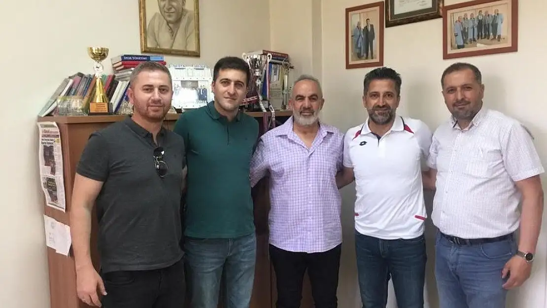 'ASMYD´den Spor Bilimleri Fakültesi´nin ilk profesörü Gündoğdu´ya ziyaret'