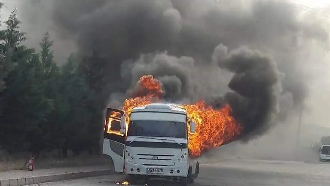 'Minibüs alev alev yandı'