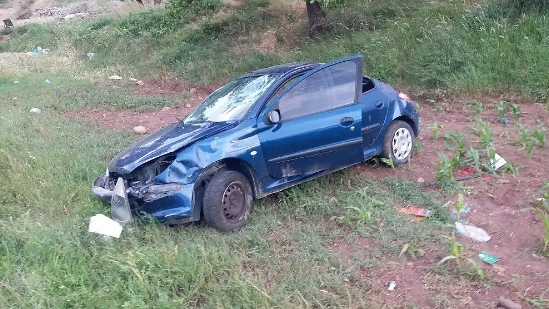 'Otomobil şarampole uçtu: 3 yaralı'