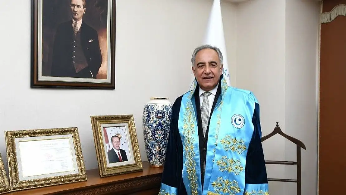 'Rektör Turgut, Türkiye A Milli Futbol Takımını tebrik etti'
