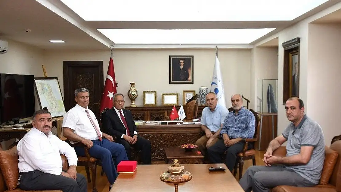 'TÜMŞAD yönetimi Rektör Turgut ile bir araya geldi'
