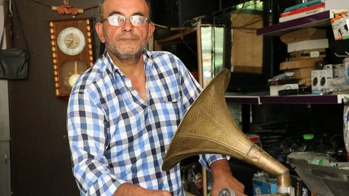 'Gramofon tamirciliğine ömrünü adadı'