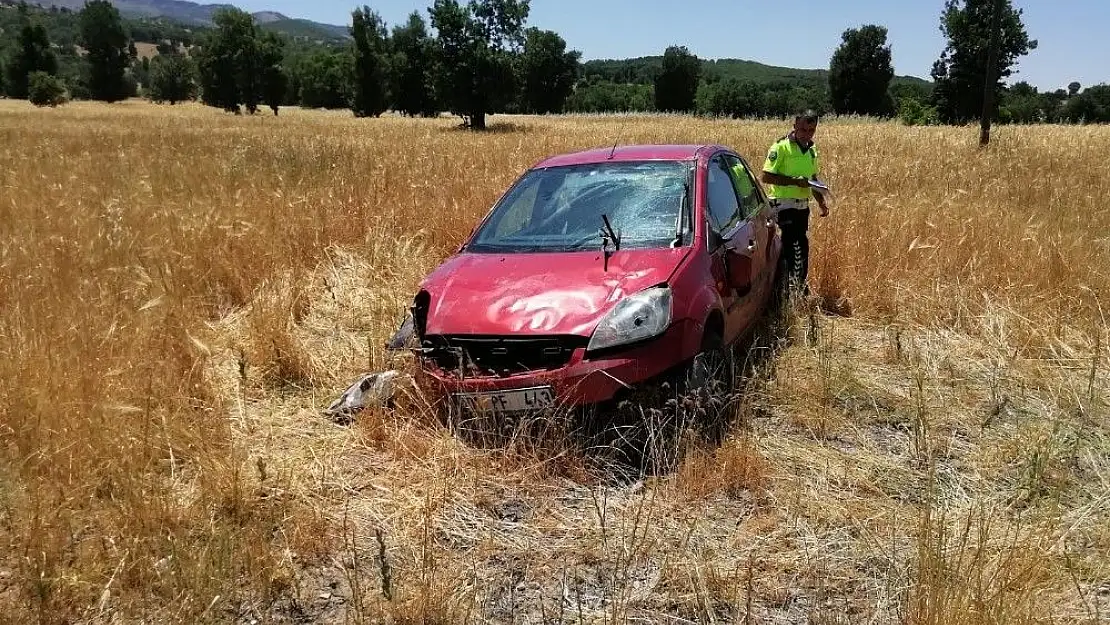 'Otomobil takla attı: 2 yaralı'