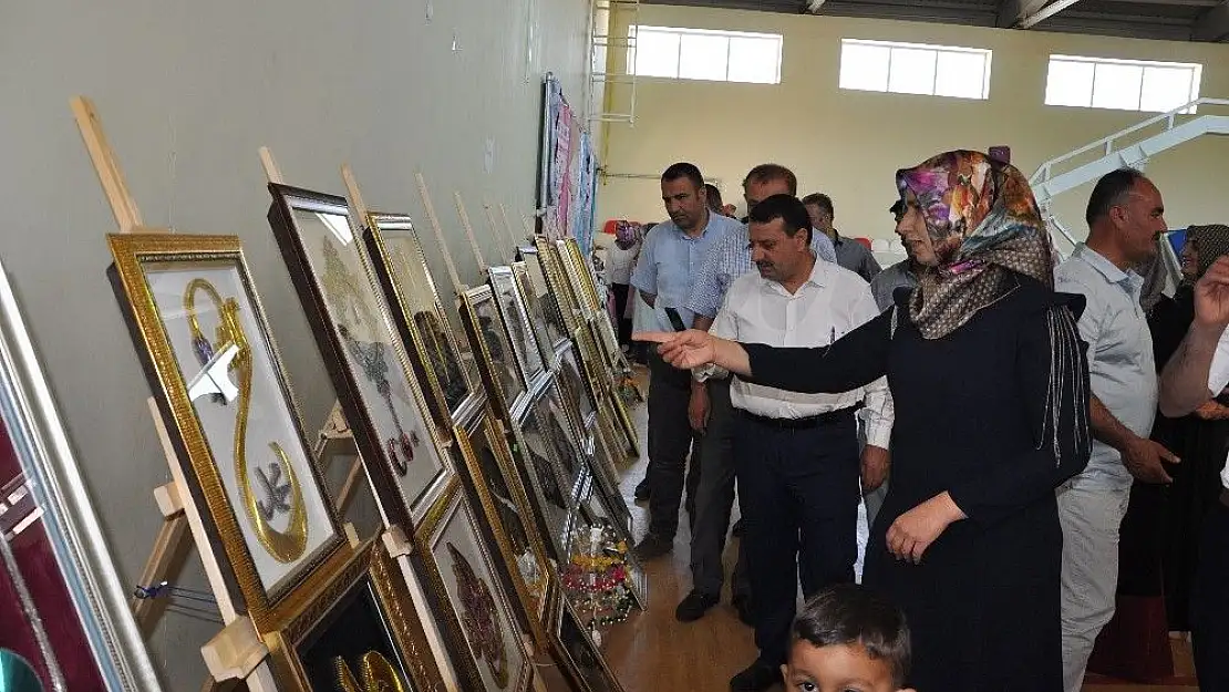 'Sincik Halk Eğitim Merkezinde yılsonu sergisi açıldı'