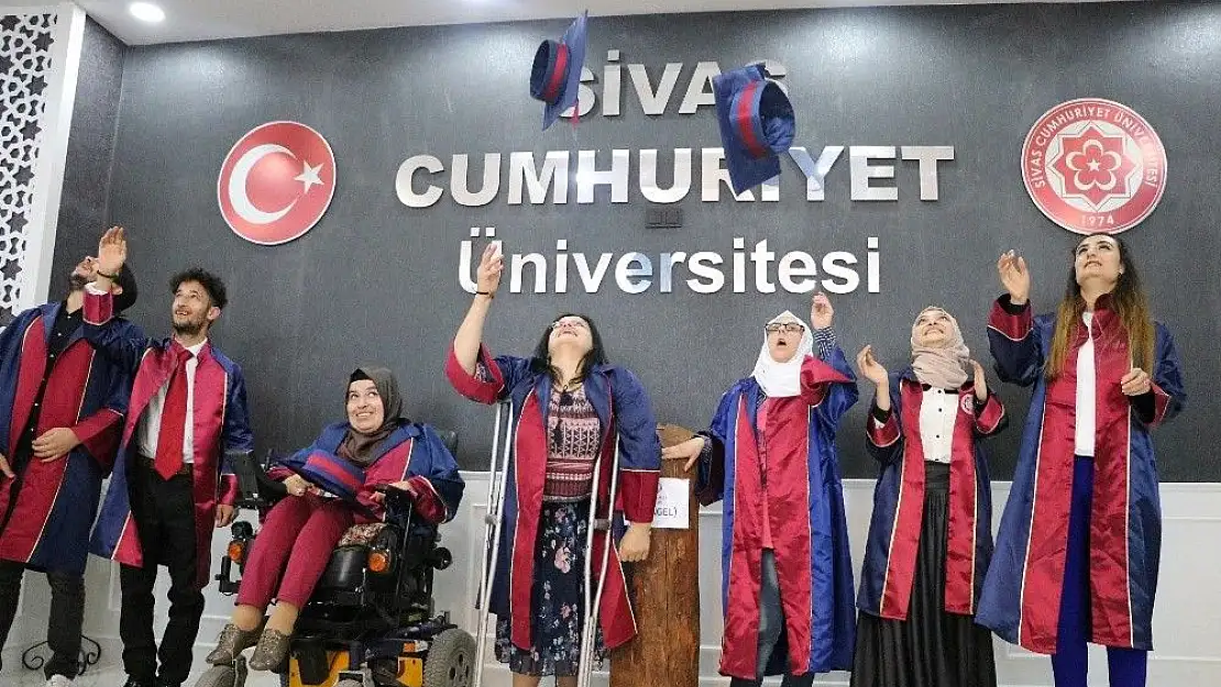 'Üniversiteli engelliler için mezuniyet töreni düzenlendi'