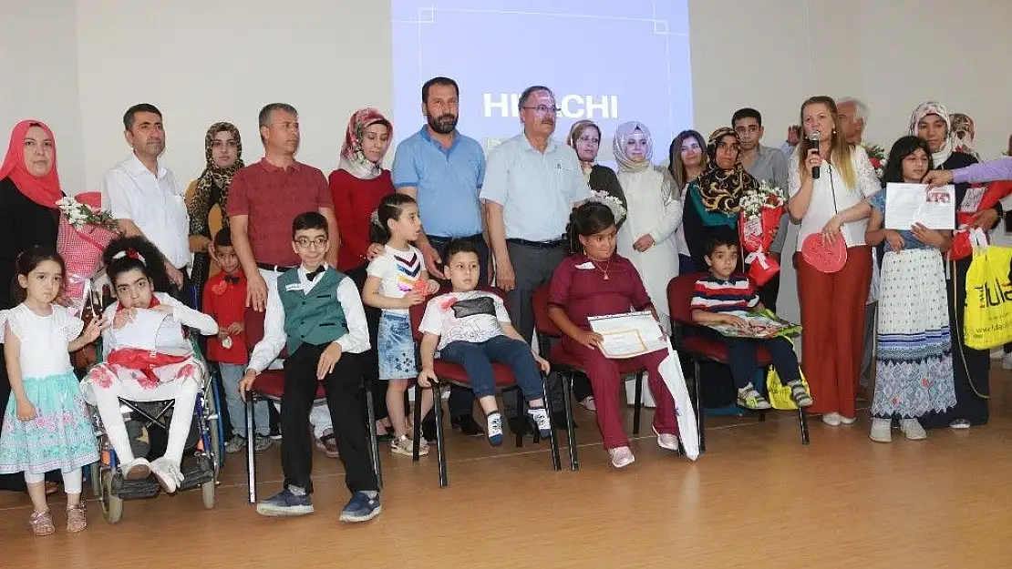 'Cumhurbaşkanı Erdoğan´ın açtığı okuldu karne heyecanı'