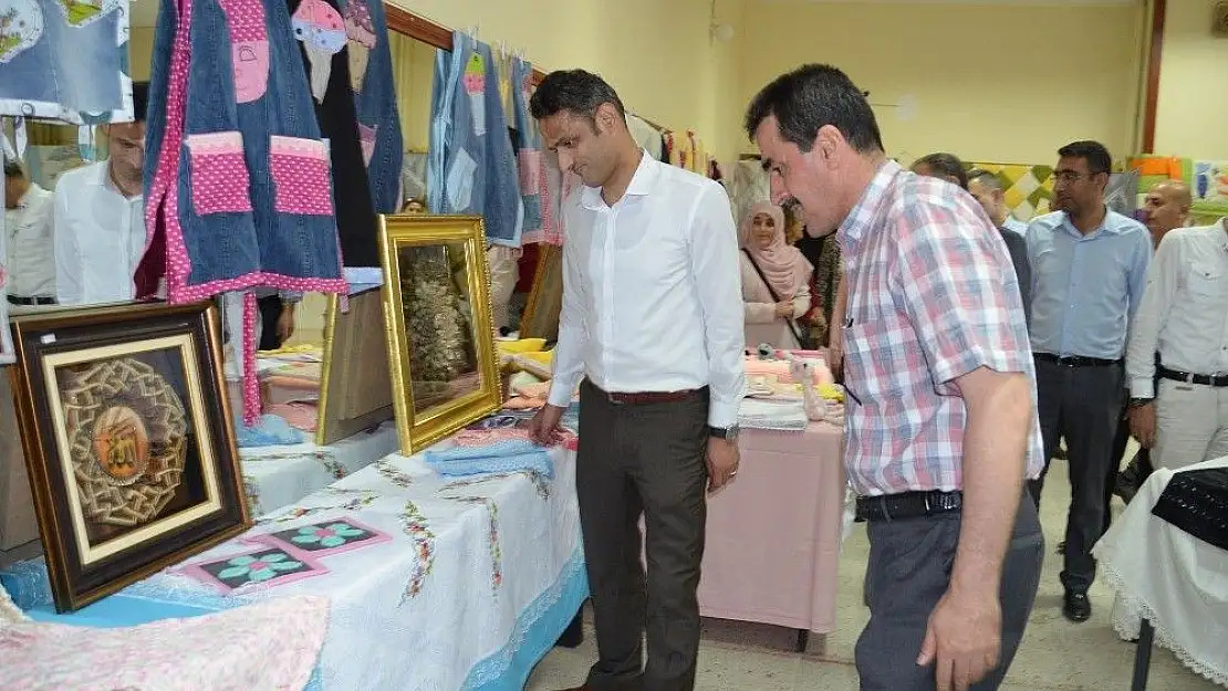 'Halk eğitim merkezinde yılsonu sergisi düzenledi'