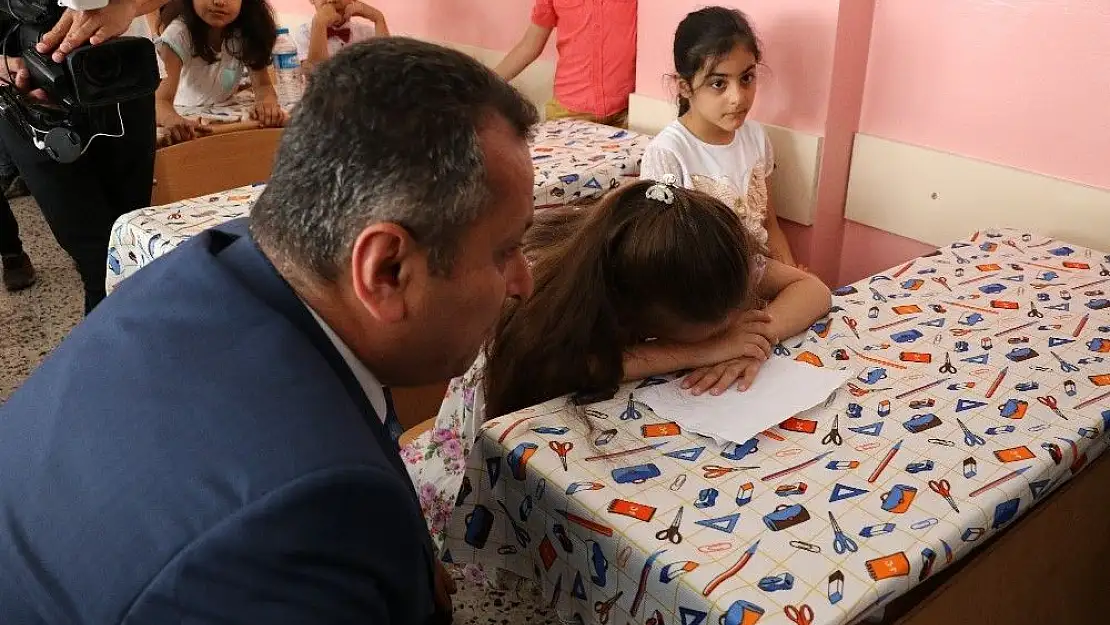'Karne alırken konuşamayınca gözyaşlarını tutamadı'