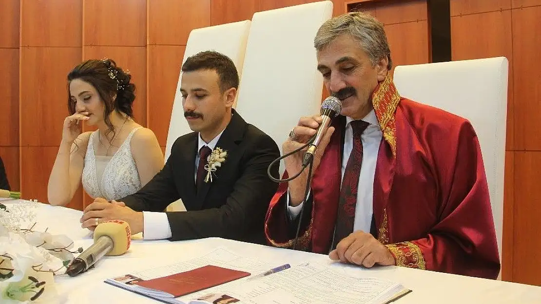 '32 bin nikahın ardından kendi kızının nikahını da kıydı'