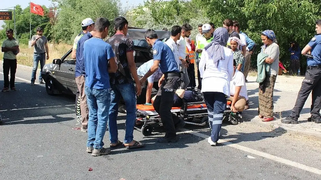 'Elazığ´da otomobiller çarpıştı: 2´si çocuk 8 yaralı'