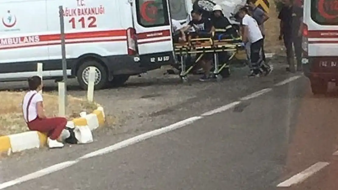 'İki otomobil çarpıştı: 2 Yaralı'