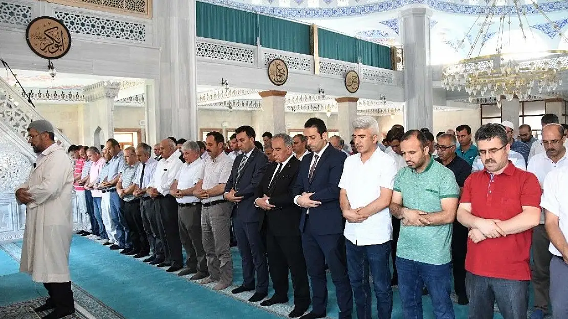 'Adıyaman Üniversitesinde Muhammed Mursi için gıyabi cenaze namazı kılındı'