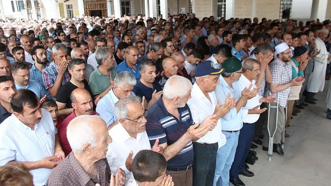 'Elazığ´da Mursi için gıyabi cenaze namazı'