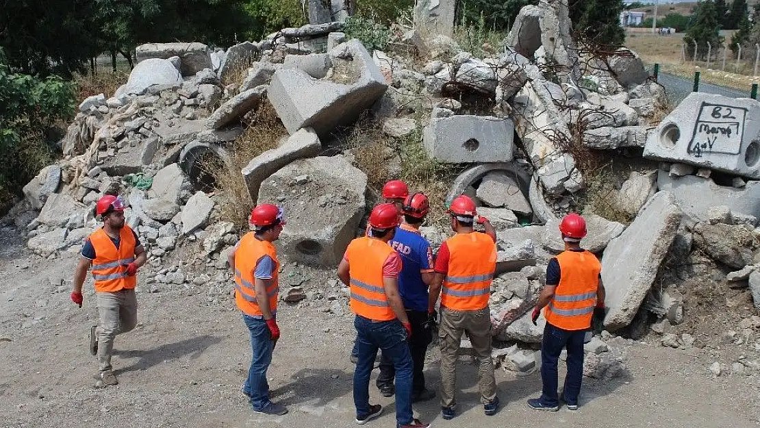 'Kahramanmaraş´ta öğretmenlerden doğal afet tatbikatı'