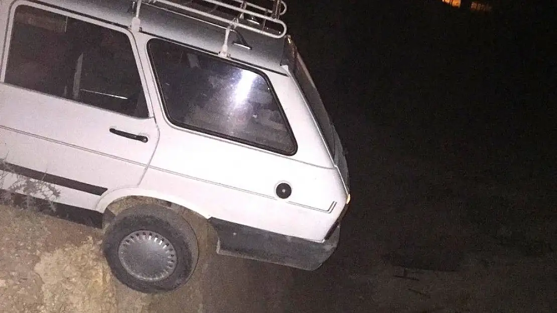 'Otomobil inşaat temeline düşmekten son anda kurtarıldı'