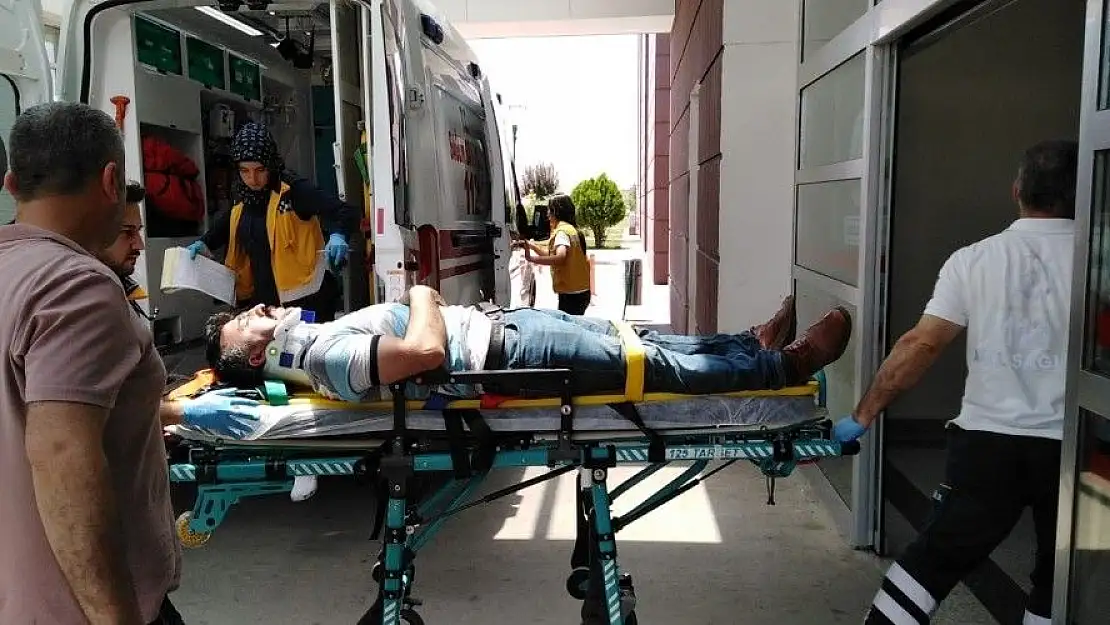 'Hafif ticari araç kayaya çarptı: 1 yaralı'