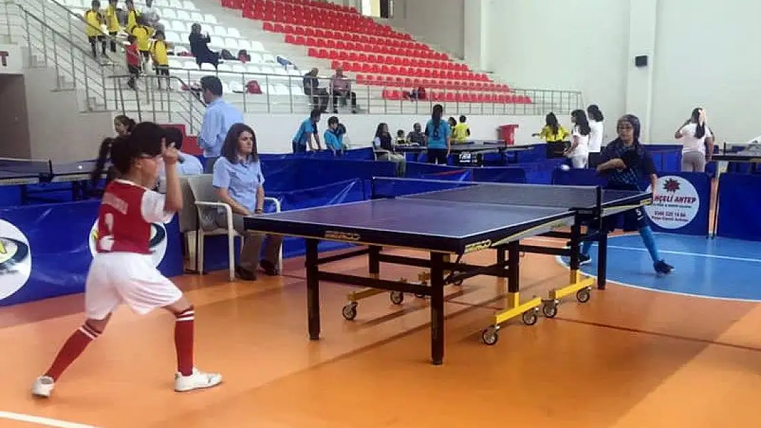 'Minikler masa tenisinde yarıştı'